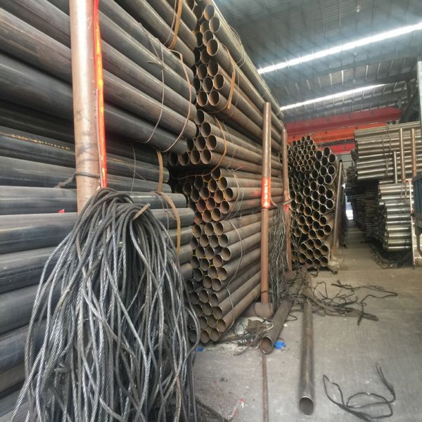 焊接鋼管斜軋穿孔過程中實(shí)心管坯是如何穿成空心毛管的? 焊接鋼管斜軋穿孔過程中實(shí)心管坯是如何穿成空心毛管的?